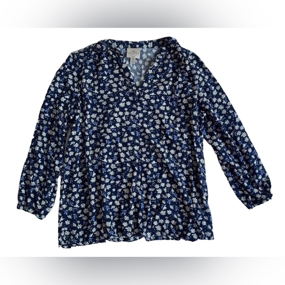 St. John's Bay Tops - St. John’s Bay v-neck Long Sleeve floral blouse Size MT